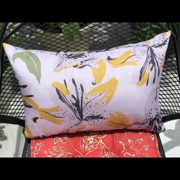 Outdoor& Indoor, ‘ Asiatic Beauty’, Pillow. - Picture 7 of 7